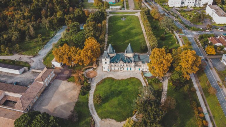 Bordeaux immobilier luxe : biens d’exception et quartiers prisés